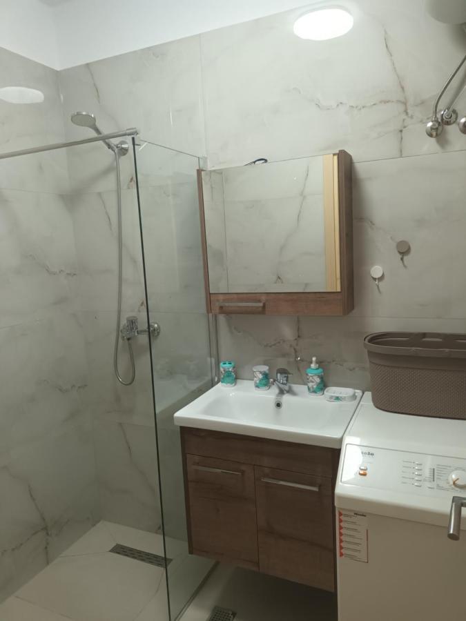 Holiday House Дуррес Екстер'єр фото
