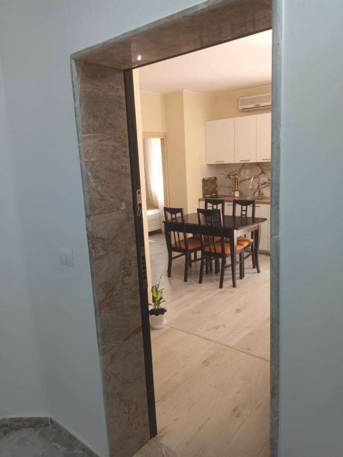 Holiday House Дуррес Екстер'єр фото